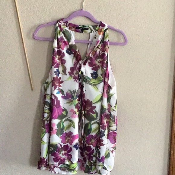 Como & Black Tops - NWOT purple floral sleeveless top with front tie detail, XL